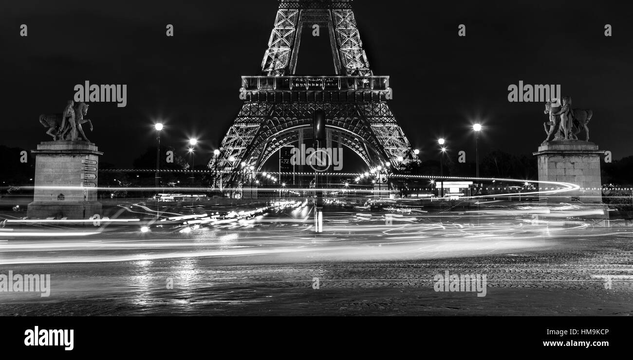 Eiffelturm bei Nacht Stockfoto