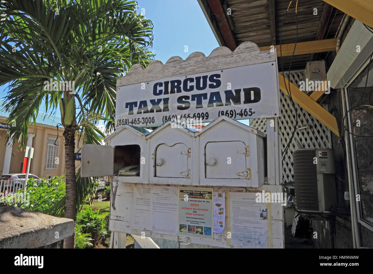 Telefonzellen im Zirkus Taxistand, Basseterre, St. Kitts Stockfoto