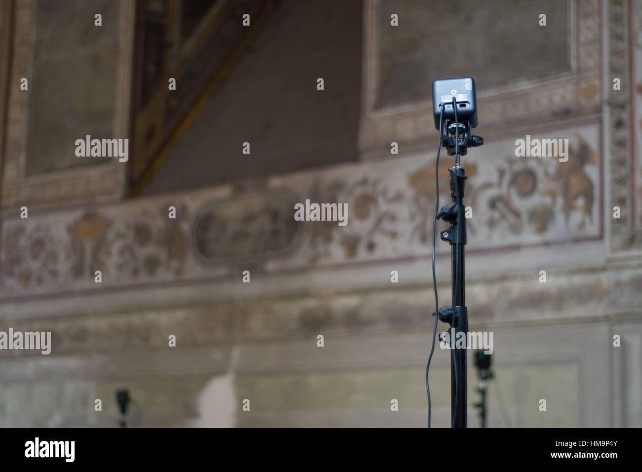 Virtual Reality-Kamera platziert auf einer Art öffentlichen Stelle an Florenz, Italien Stockfoto