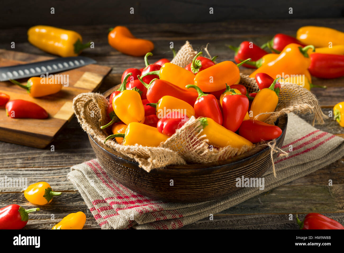 Rohe Bio Mini süße Paprika essfertig Stockfoto