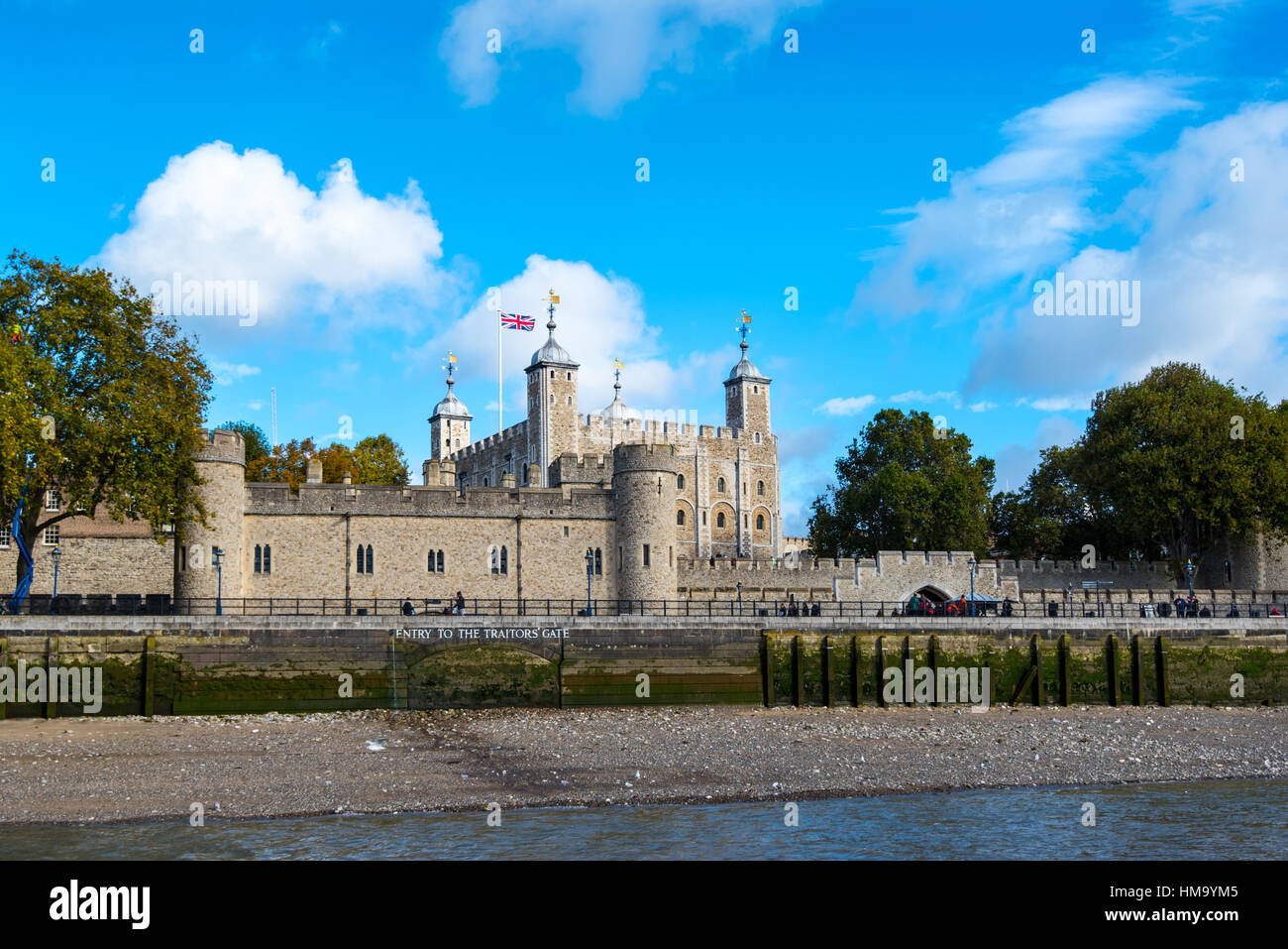 Blick auf den Tower of London von der Themse. Stockfoto