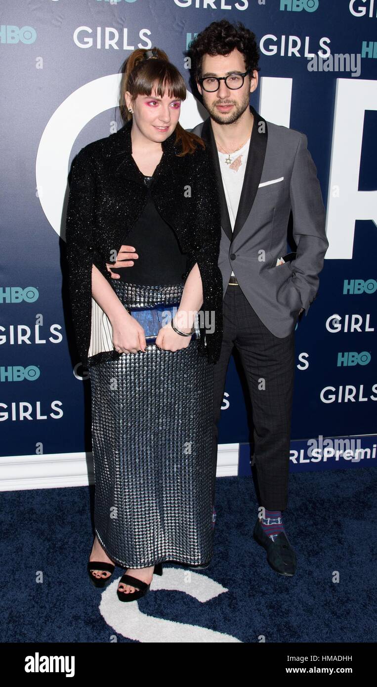 New York City, USA. 2. Februar 2017. Lena Dunham, statt Jack Antonoff gesehen Ankunft in den sechs Staffel "Girls" in der Alice Tully Hall im Lincoln Center in New York City. Bildnachweis: RCF/Everett Collection/Alamy Live-Nachrichten Stockfoto