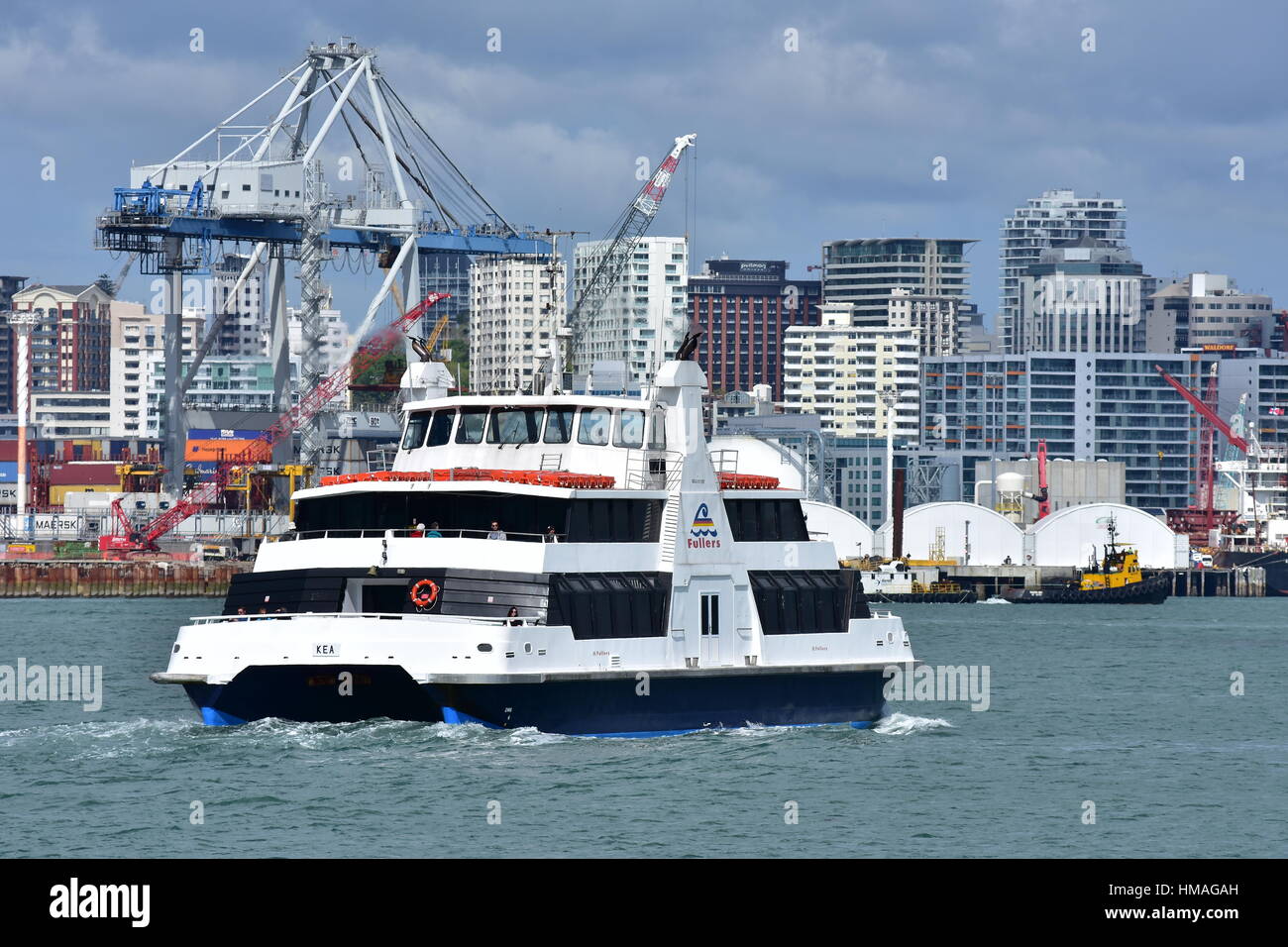 Öffentlichen Verkehrsmitteln Fähre in Auckland Überschrift von Devonport Stadtzentrum entfernt. Stockfoto