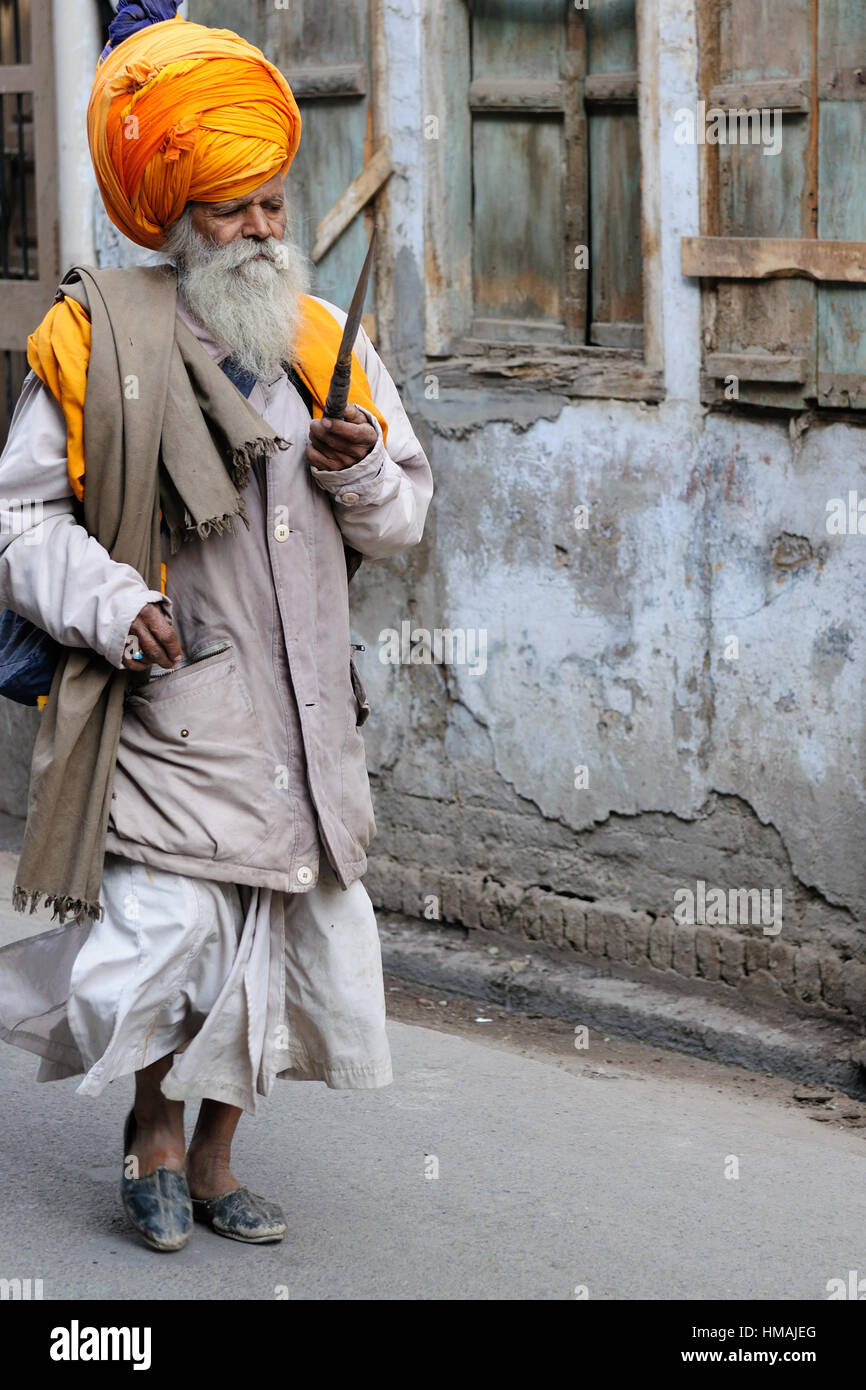 Indien, AMRITSAR - 30 NOVEMBER: Pilger mit dem Ziel des goldenen Tempels (Sri Harimandir Sahib), Amritsar im 30. November 2009 Stockfoto