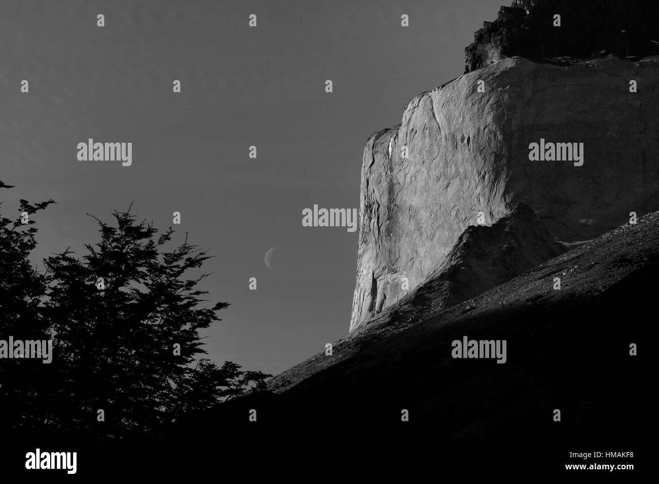 Mond in der Nähe von Camp Italiano Nationalpark Torres del Paine, Chile. Stockfoto