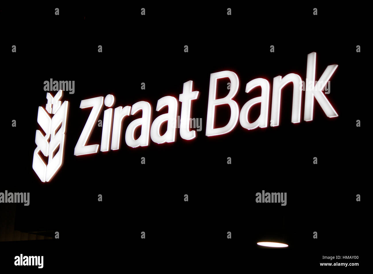 Das Logo der Marke "Ziraat Bank", Berlin. Stockfoto