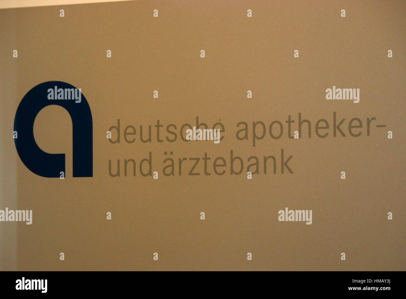 Das Logo der Marke "Deutsche Apotheken Und Aerztebank", Berlin. Stockfoto
