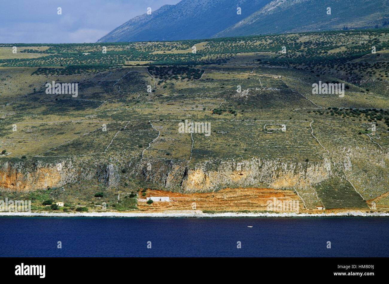 Ein Teil der Küste in der Nähe von Neo Itilo, Halbinsel Mani, Peloponnes, Griechenland. Stockfoto