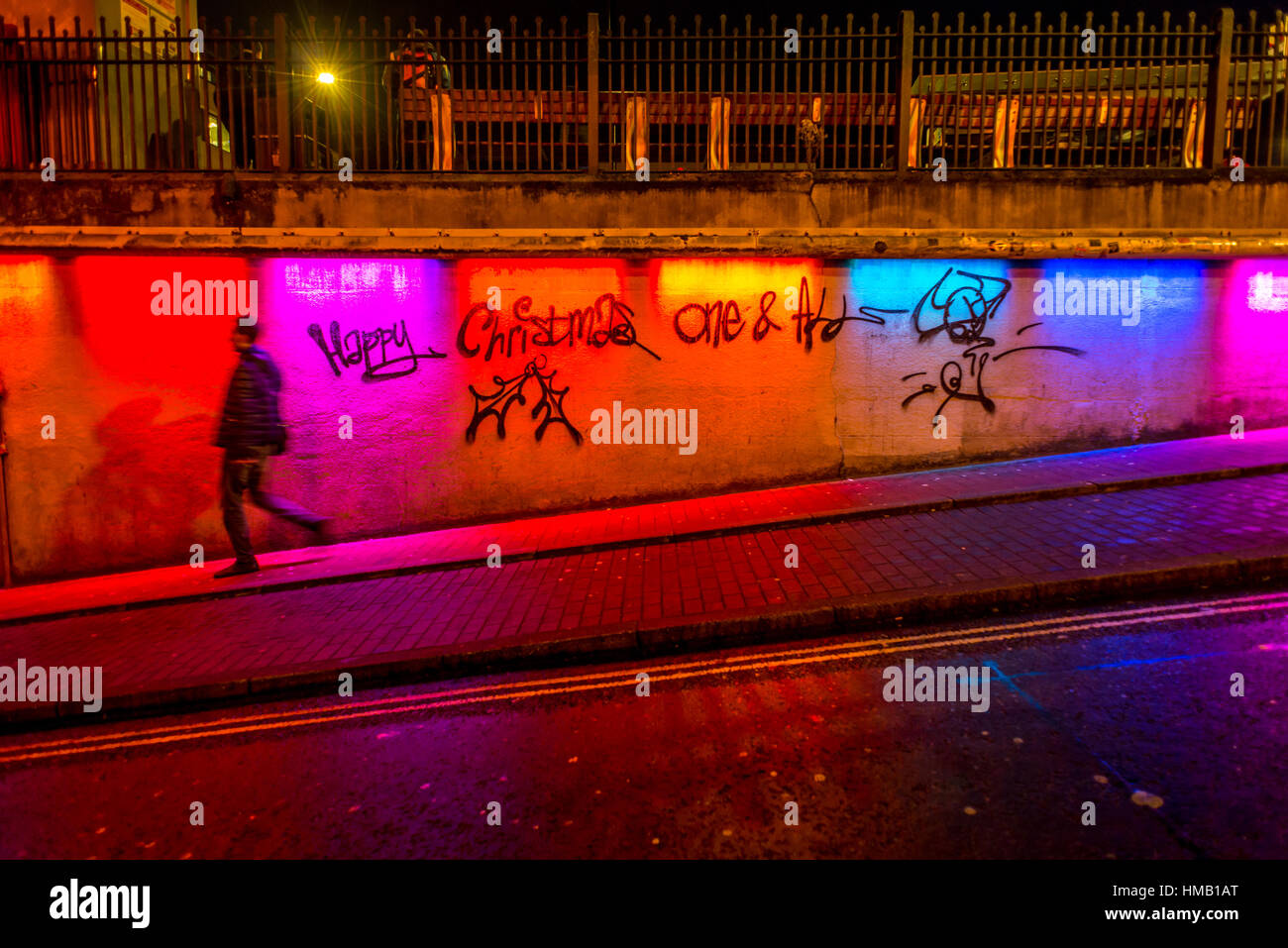 Weihnachten-Graffiti an der Unterführung am Bahnhof von Brighton Stockfoto