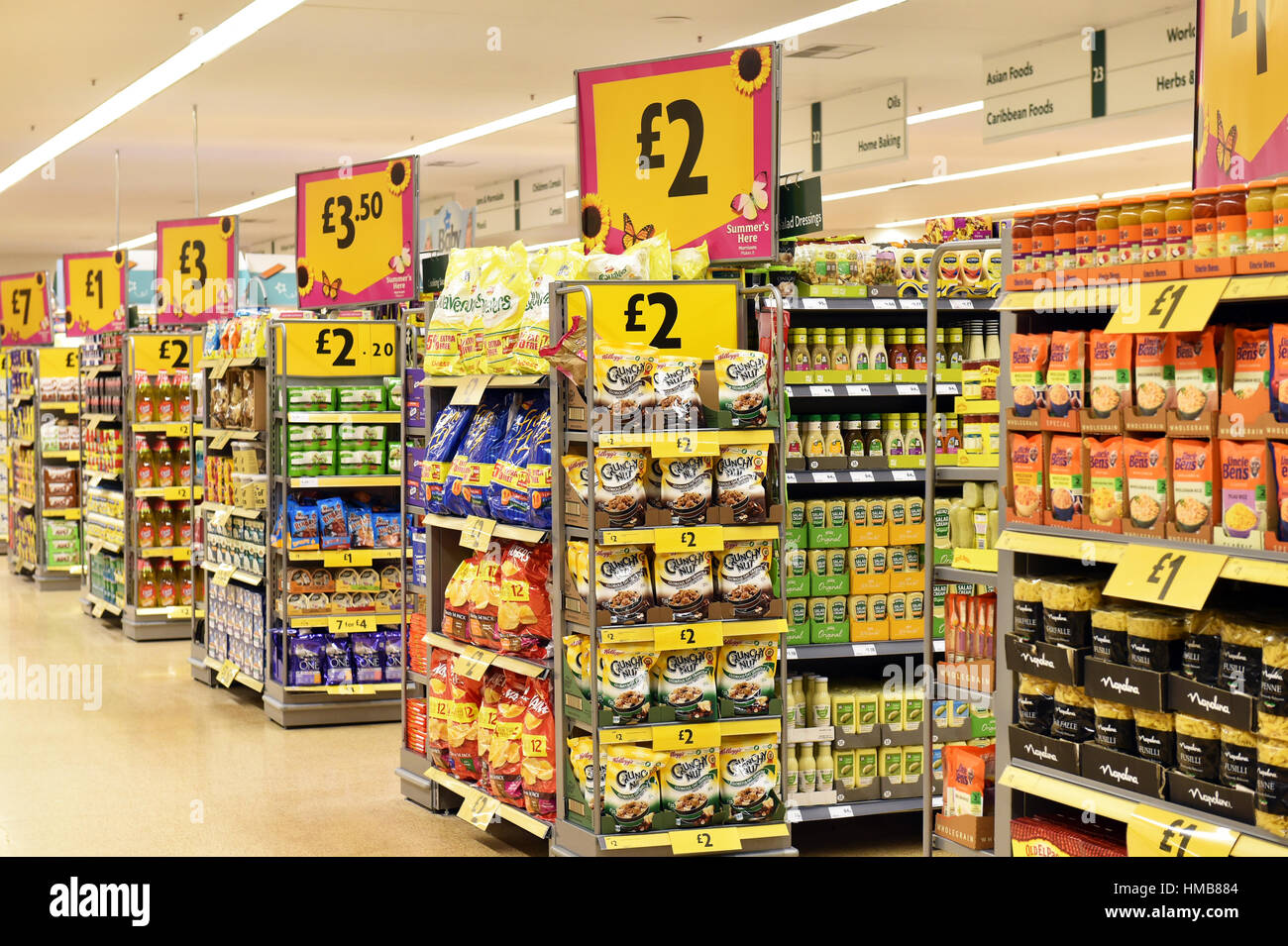 Safeway-Supermarkt Shop Gänge produzieren spezielle Preise Stockfoto