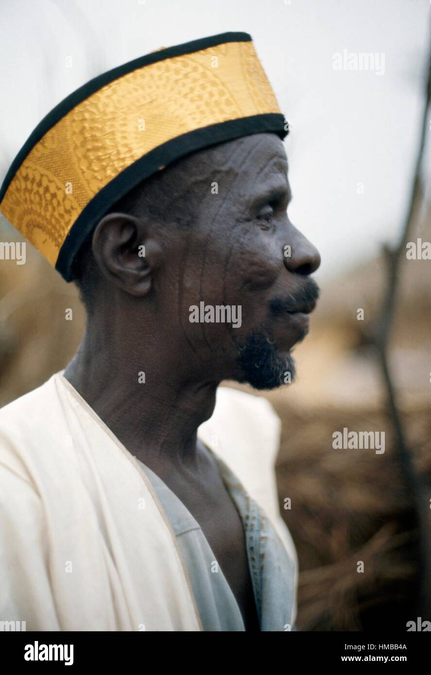 Anführer des Dorfes tragen eine Kopfbedeckung, Burkina Faso. Stockfoto
