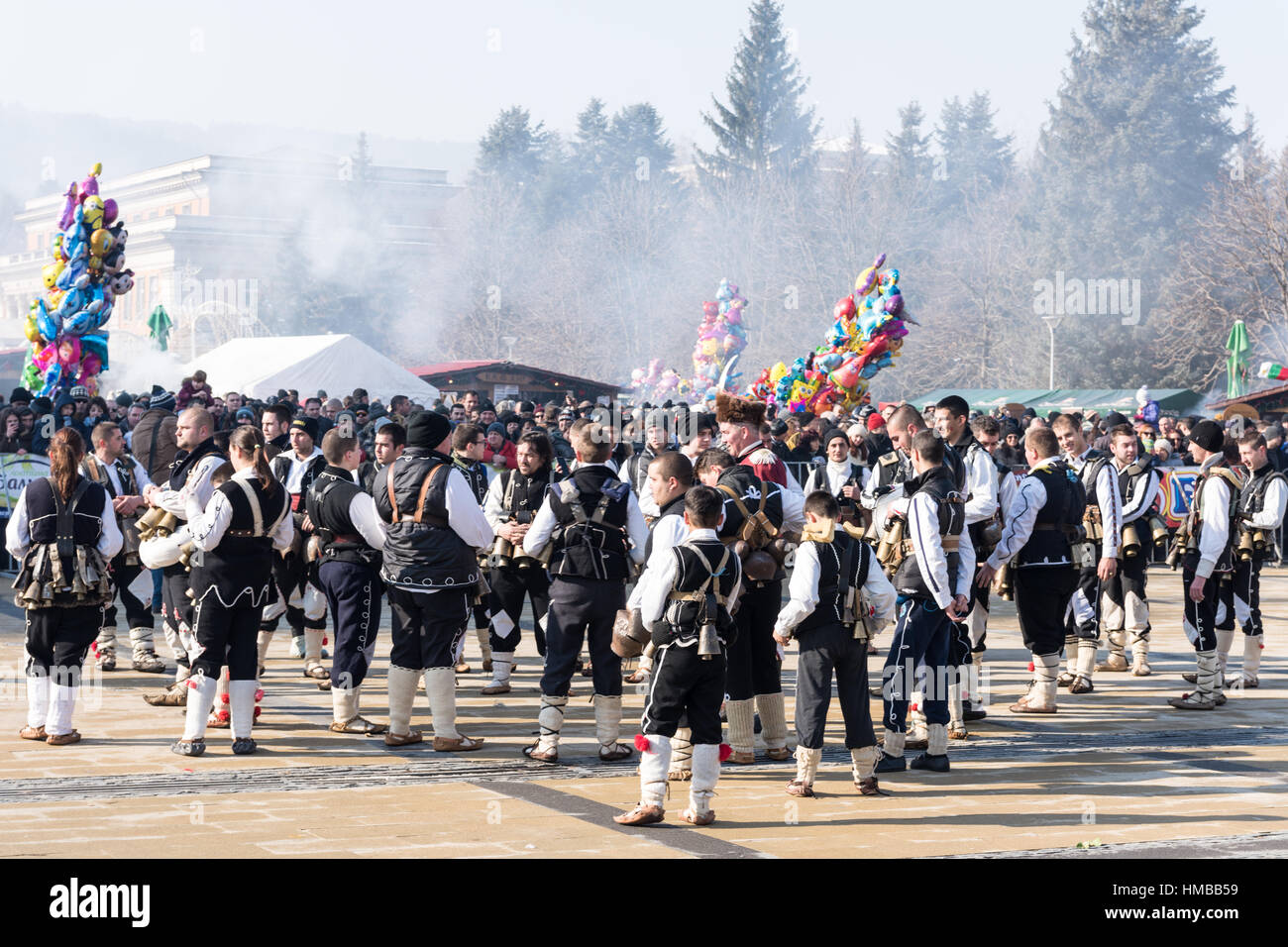 Jährliches internationales Festival der Maskerade-Kostüme "Surva" in Pernik, Bulgarien Stockfoto