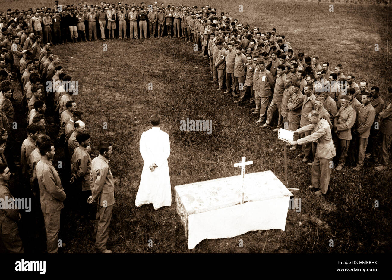 Service für die verstorbenen Seelen, 3. Branch Camp.  Amerikanische Kriegsgefangene bei Airyokei, Takao Provinz Formosa, ca.  1943 / 44. (staff of the Army) genaue Datum erschossen unbekannte NARA Datei #: 319-PW-67A Krieg & Konflikt buchen #: 1302 Stockfoto