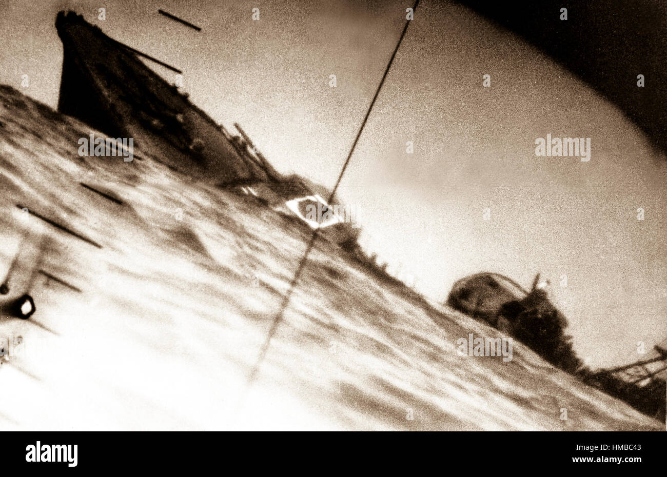 Torpediert japanische Zerstörer durch Periskop von USS Wahoo oder USS Nautilus, Juni 1942 fotografiert.  (Marine) Stockfoto