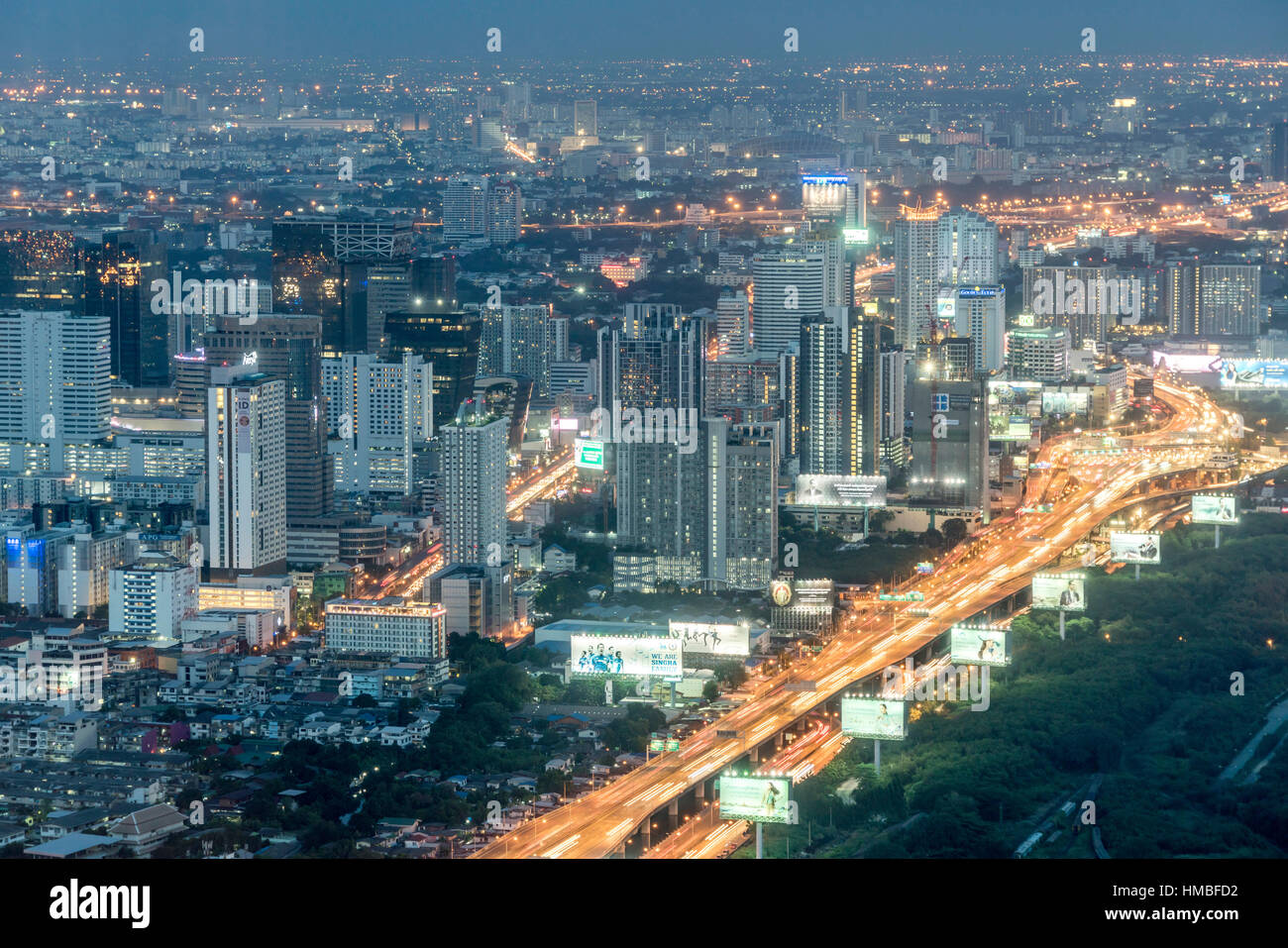 Skyline und Stadtbild bei Dämmerung, Bangkok, Thailand, Asien Stockfoto