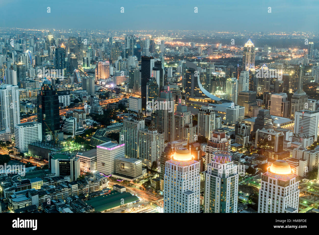 Skyline und Stadtbild bei Dämmerung, Bangkok, Thailand, Asien Stockfoto