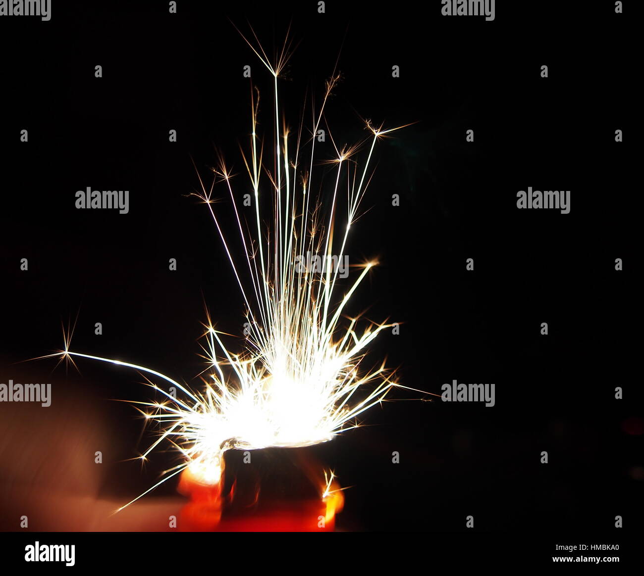 Nacht Nahaufnahme von Feuerzeug und Funken Stockfoto