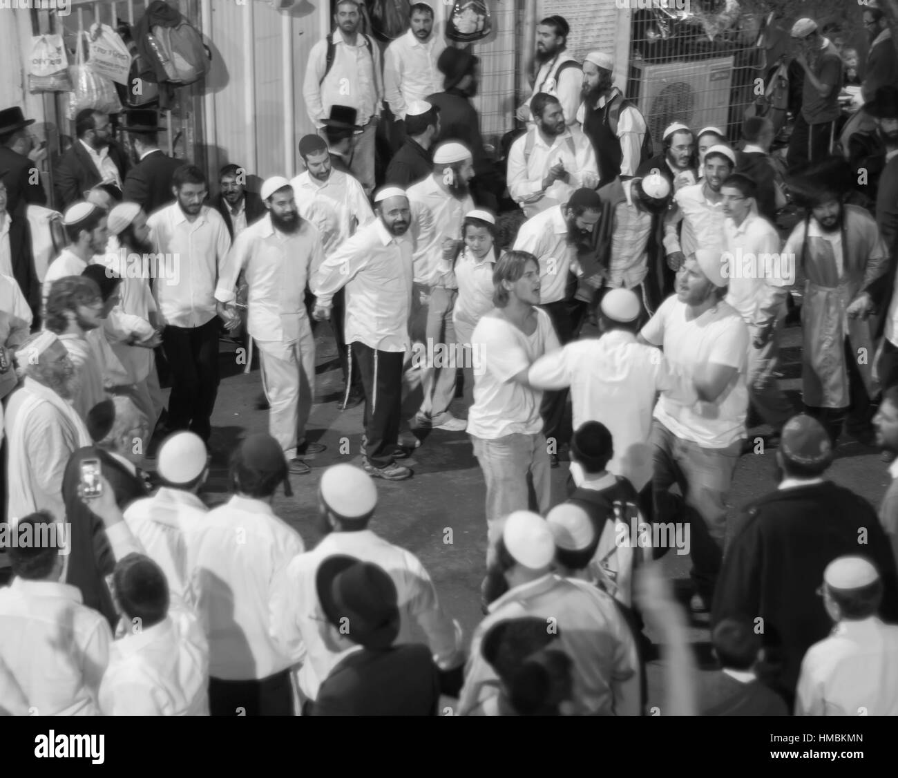 MERON, ISRAEL - 18. Mai 2014: Orthodoxe Juden Tanz an der jährlichen Hillulah von Rabbi Shimon Bar Yochai in Meron Lag BaOmer Urlaub. Dies ist eine annua Stockfoto