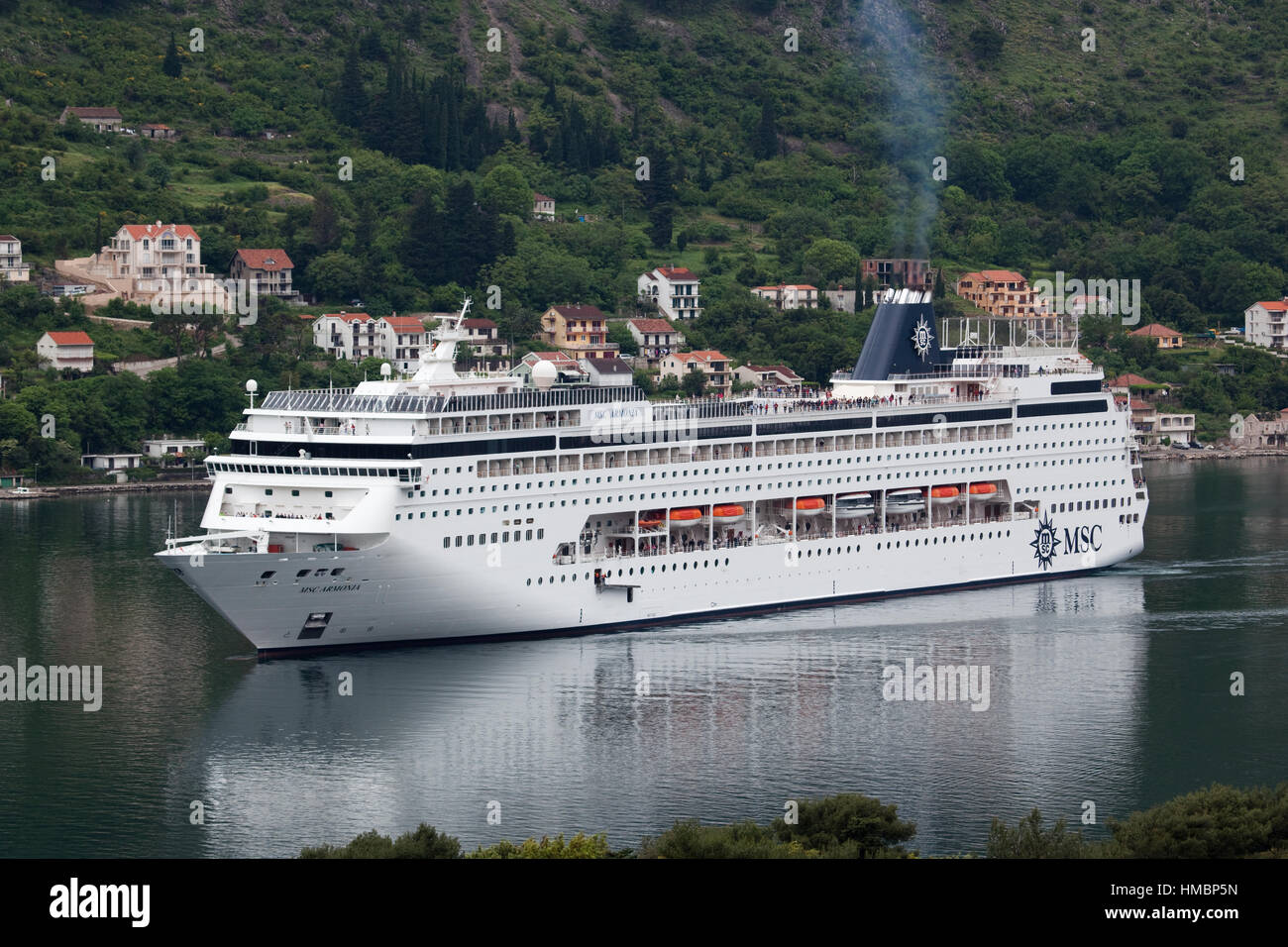 Ein Blick von oben auf den Fjord mit Blick auf Kotor Stockfoto