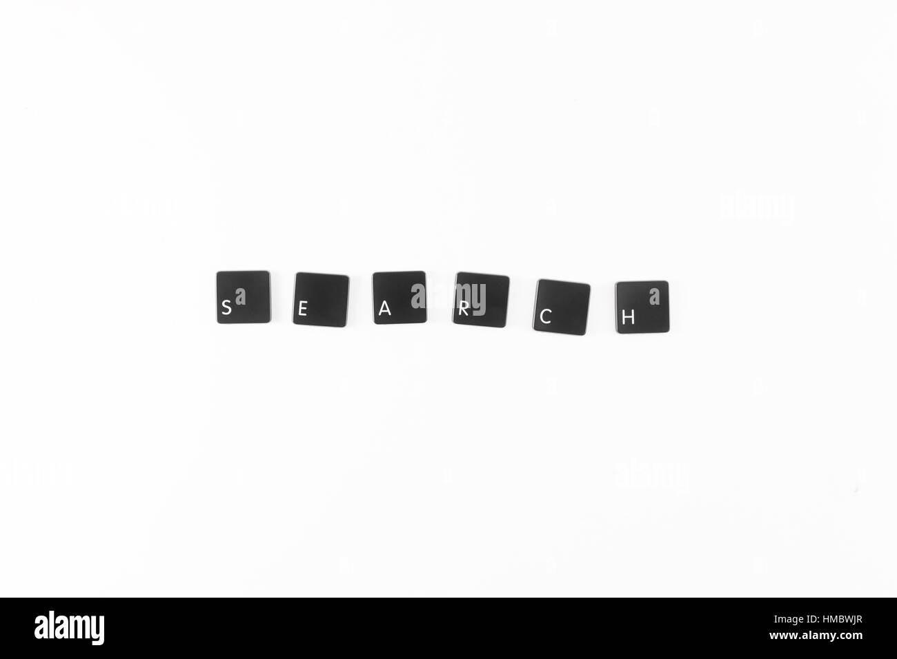 Suche Wort geschrieben mit schwarzen Computer-Tastatur-Tasten Stockfoto