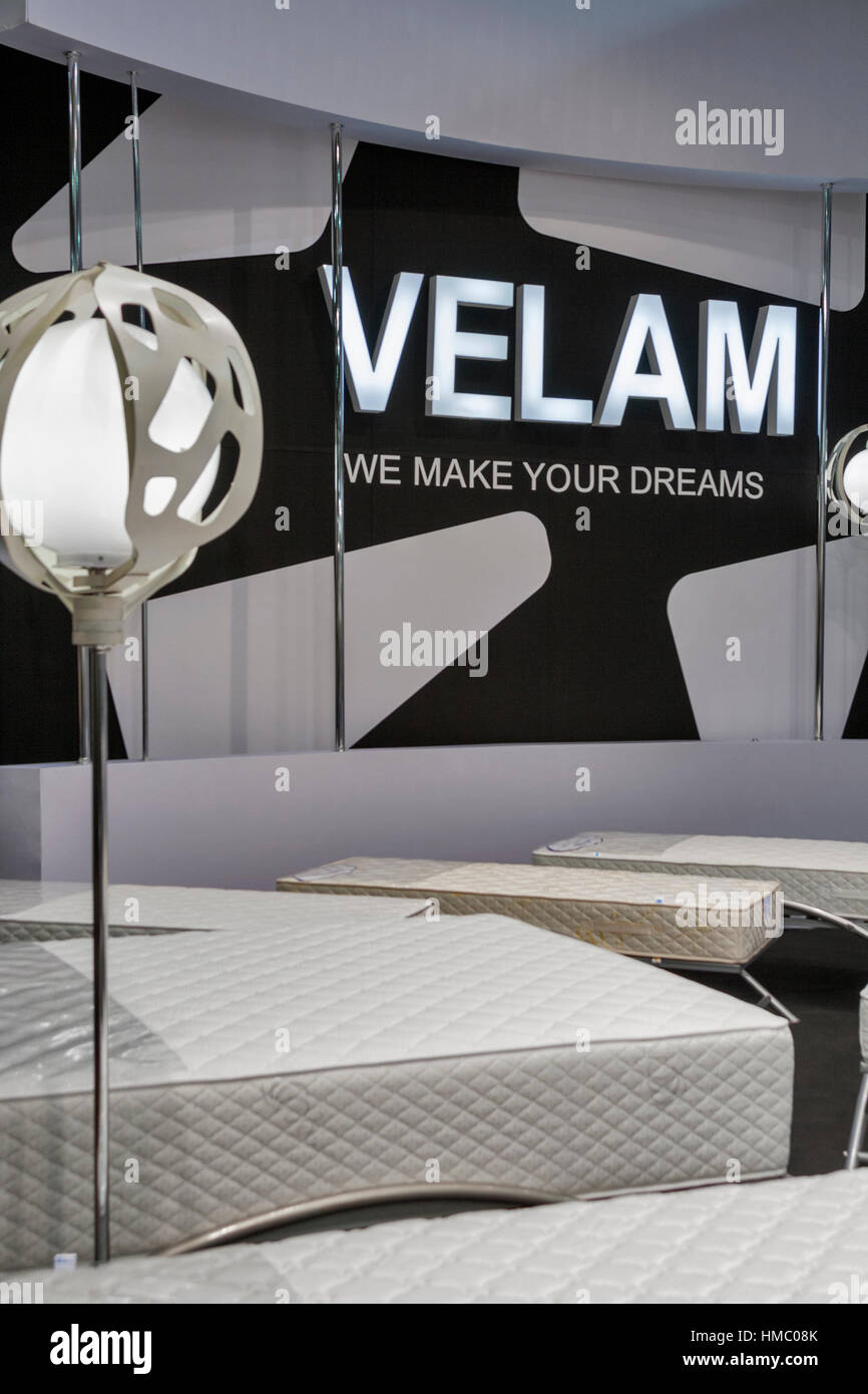 Kiew, UKRAINE - März 14: Velam ergonomische Matratze und Bett Möbel  Unternehmen Stand Anzeige während Kiew International Möbel Forum Kyiv Expo  Plaza Stockfotografie - Alamy