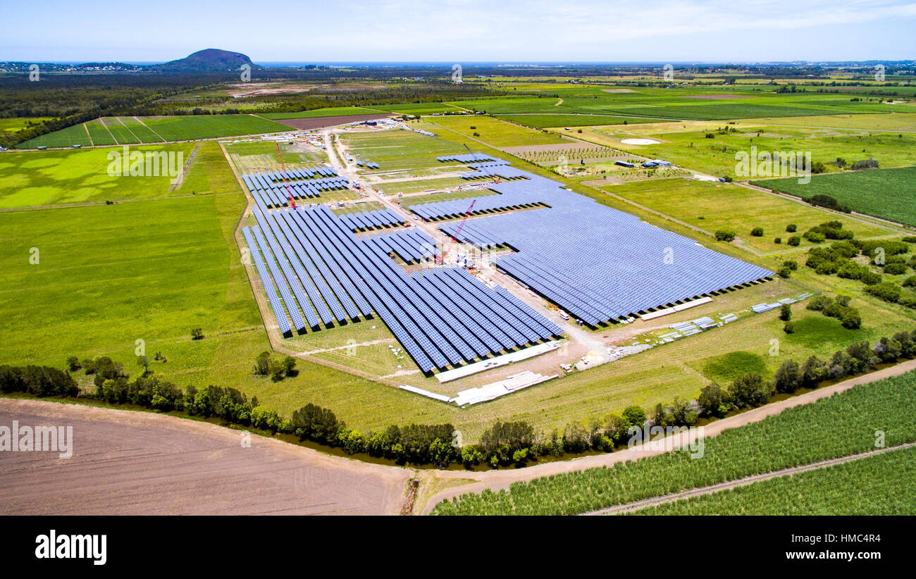 Der Sunshine Coast Solarpark in Valdora, in der Nähe von Yandina und Coolum, auf der Sunshine Coast von Queensland, Australien. Stockfoto