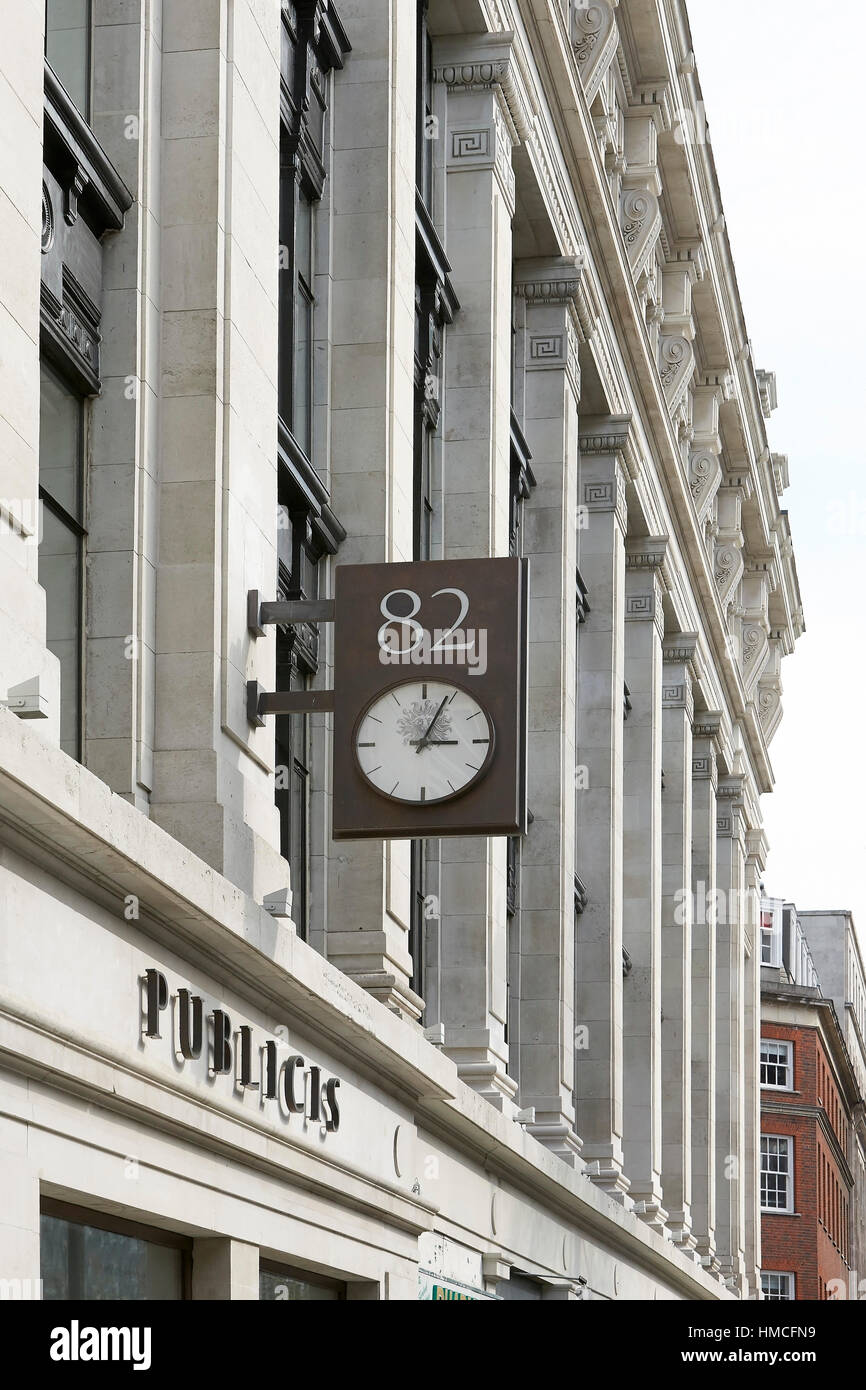 Detail der neo-klassische Fassade. 82 Baker Street, London, Vereinigtes Königreich. Architekt: Marks Barfield Architects, 2015. Stockfoto