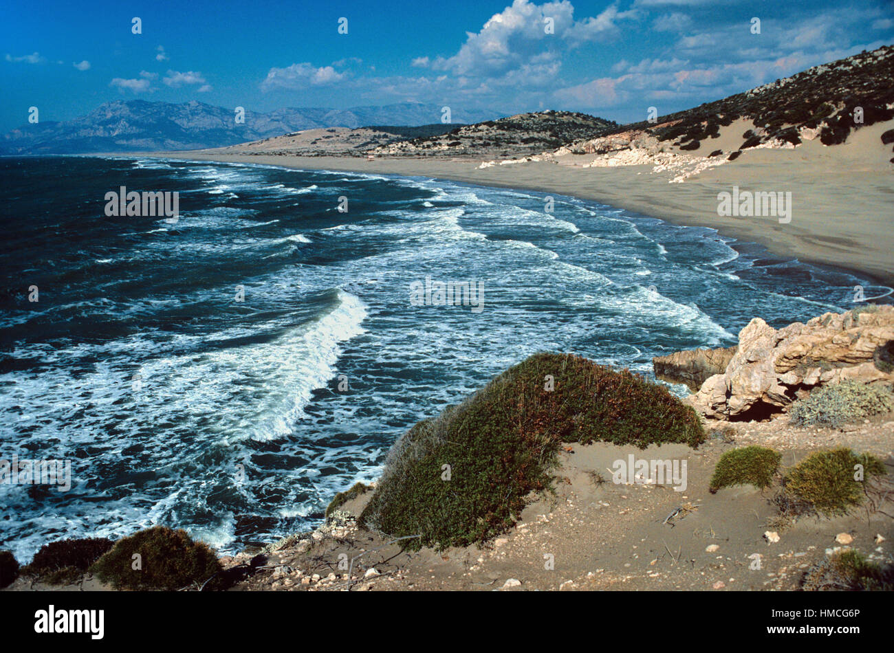 Vor-und Nachsaison Strand und rauer See in Patara oder Patara Strand Mittelmeerküste in der Provinz Antalya Türkei Stockfoto
