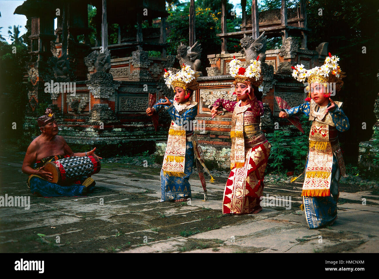 Tänzer, Legong Tanz Schule, Peliatan, Bali, Indonesien. Stockfoto