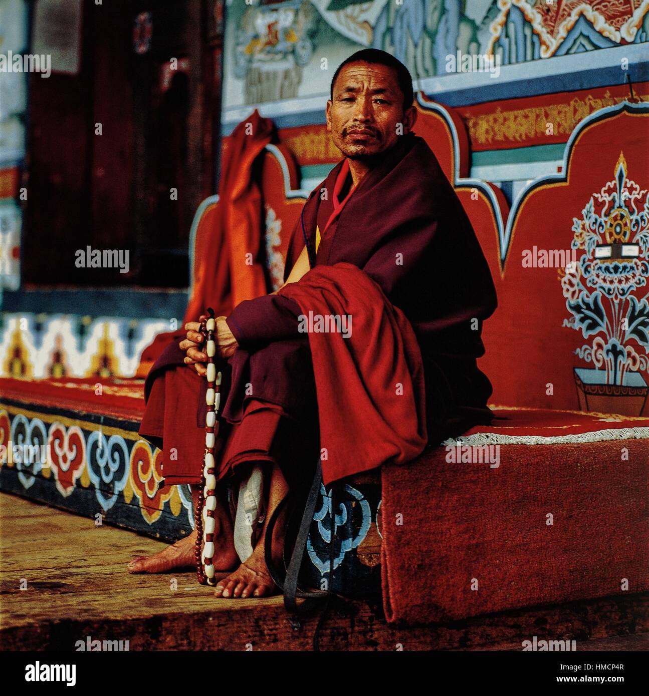 Lama im Kloster Taktsang Palphug, auch bekannt als Paro Taktsang oder des Tigers Nest, Bhutan zu beten. Stockfoto