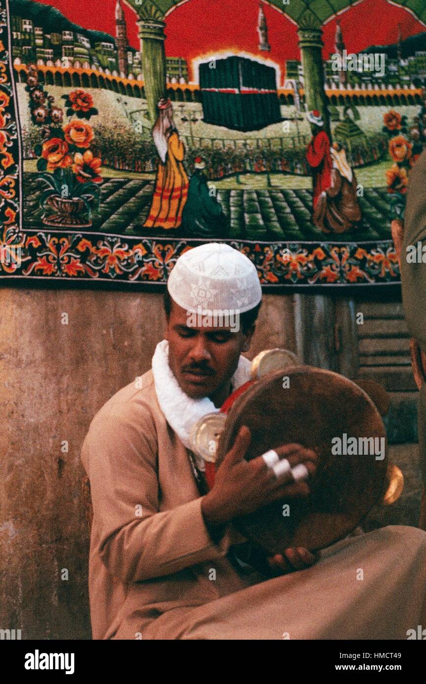 Tamburin-Player, Feier der Geburt des Muhammad (Mawlid al-Nabi), islamischen Feier des Propheten Muhammad Stockfoto