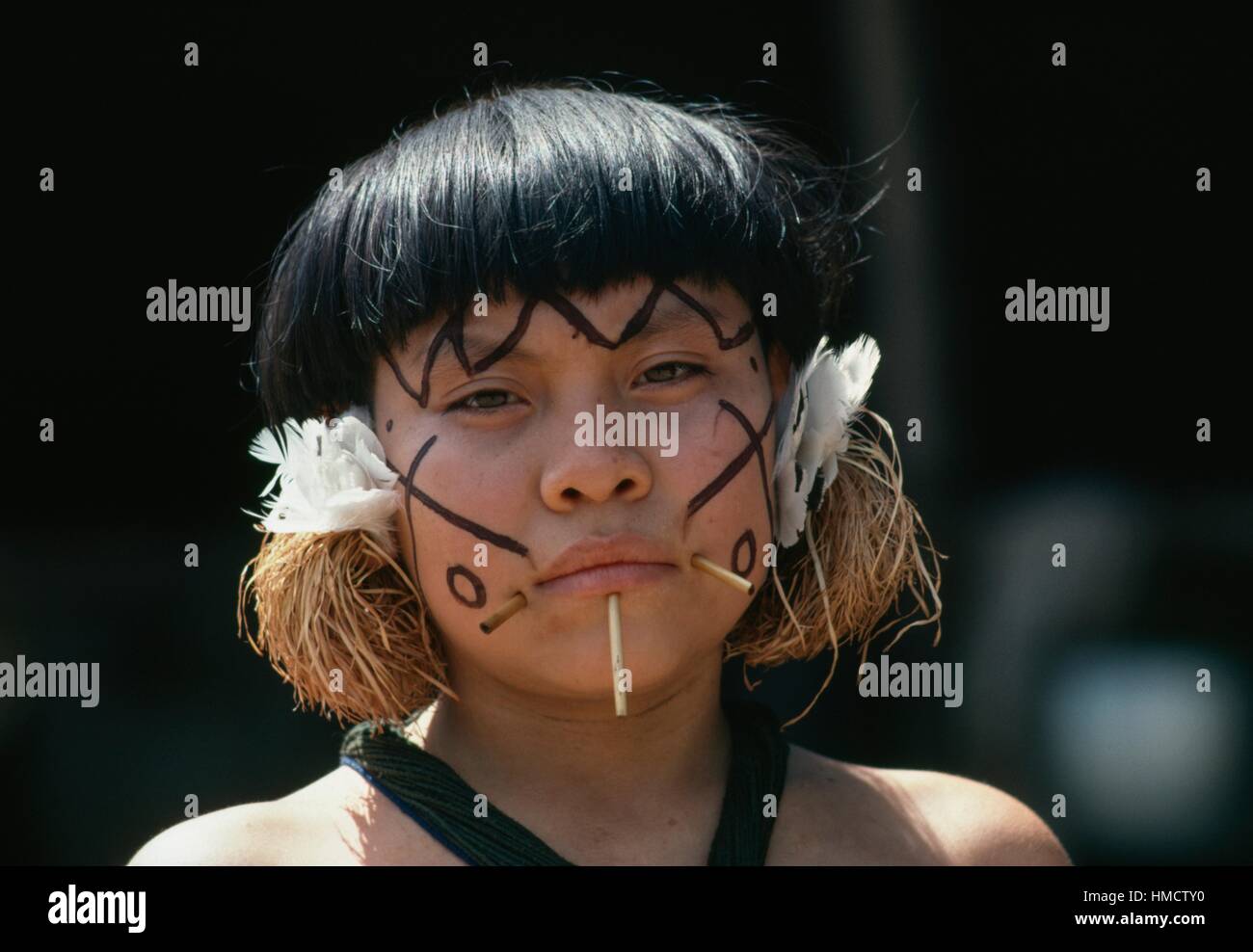 Yanomami-Frau mit traditionellen Ornamenten, Venezuela. Stockfoto