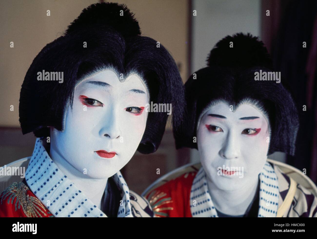 Kabuki-Schauspieler verkleidet als Geishas, Japan. Stockfoto