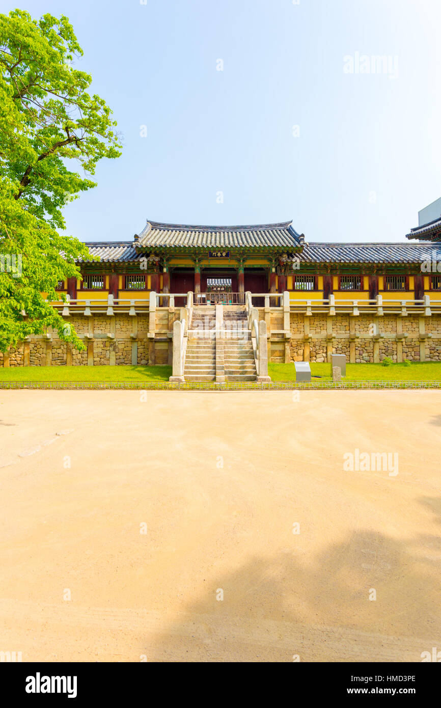 Yeonhwagyo, Lotus Flower Bridge und Chilbogyo, sieben Schätze Brücke führen zu Jahamun-Tor in Bulguksa Tempel in Gyeongju Korea Stockfoto