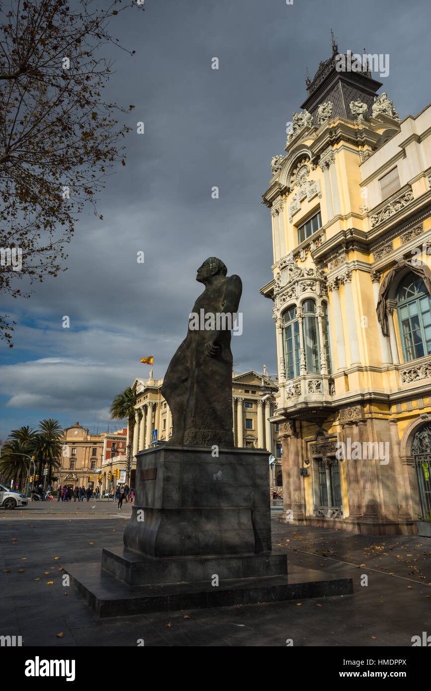 Statue von Romul Bosch I Alsina, Abgeordneter und Bürgermeister vor der Port de Barcelona, Port Vell Barcelona, Katalonien, Spanien Stockfoto