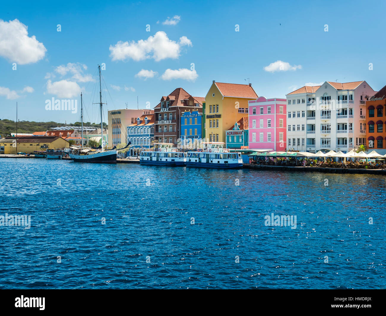 Bunte Häuser im Stadtteil Punda, historischen Gebäude im Gebäude aus der Kolonialzeit Niederländisch-karibischen Stil, waterfront Stockfoto