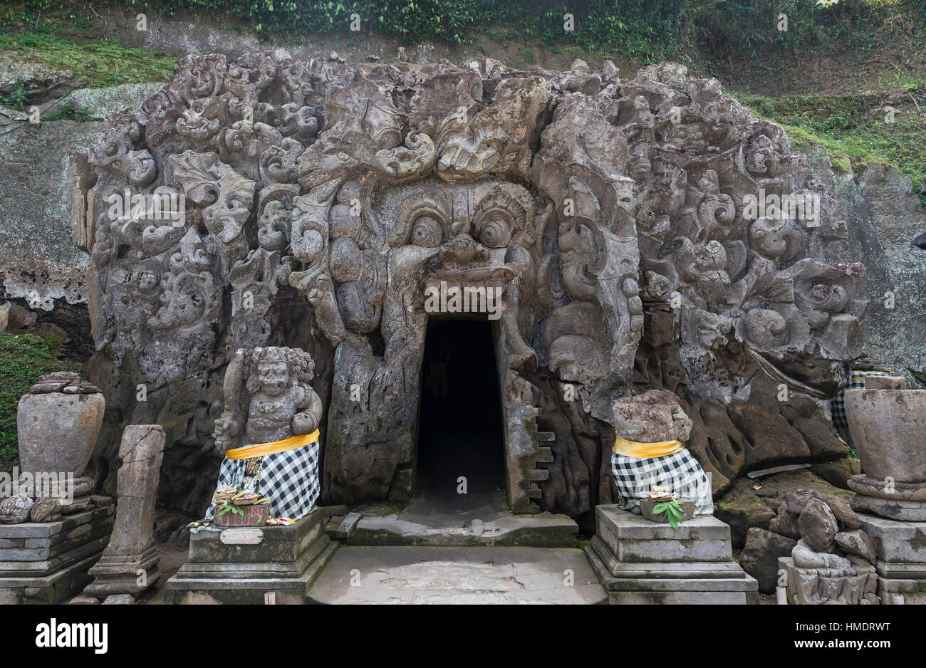 Sanctum, Elephant Cave Goa Gajah, Steinmetzarbeiten von Hindu-Götter, Ubud, Bali, Indonesien Stockfoto