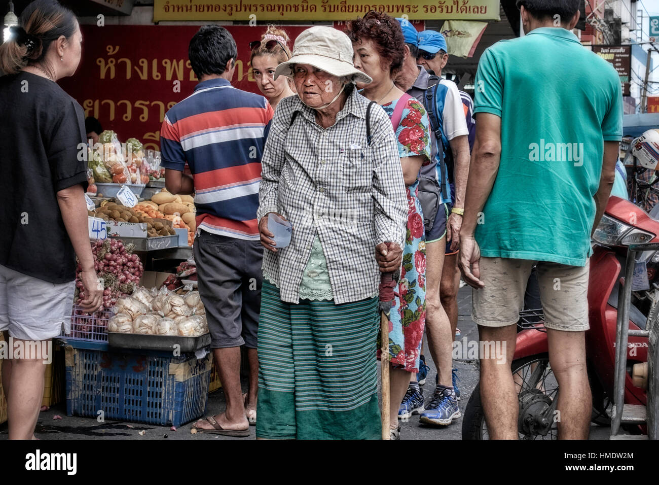 Bettlerin auf der Straße. Pattaya Thailand Südostasien Stockfoto