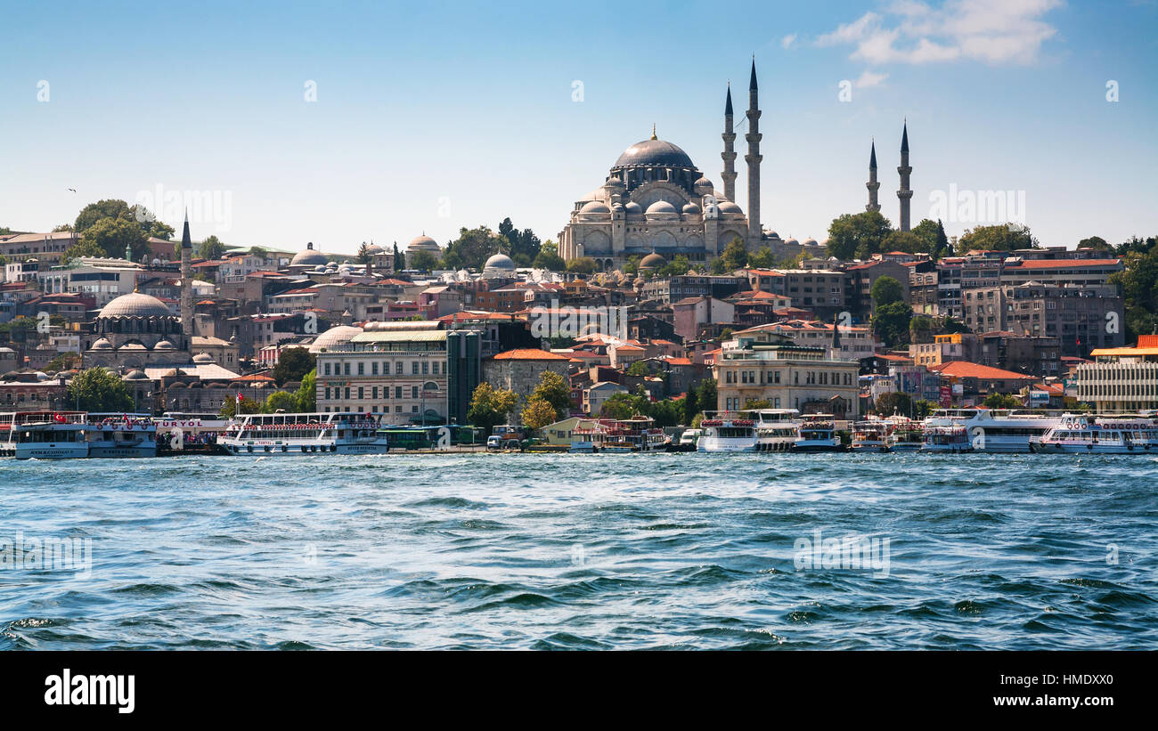 ISTANBUL, Türkei - 10. September 2010: Blick durch goldene Horn-Kanal