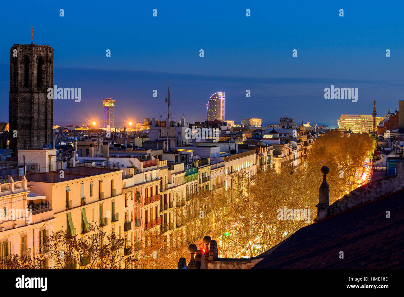 Draufsicht der Rambla Straße in der Nacht, Barcelona, Katalonien, Spanien Stockfoto
