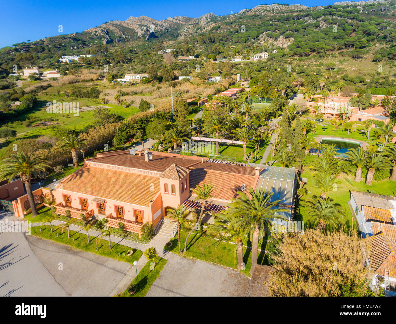 Luftaufnahme des Hotel Punta Sur, Tarifa, Costa De La Luz, Cádiz, Andalusien, Südspanien. Stockfoto