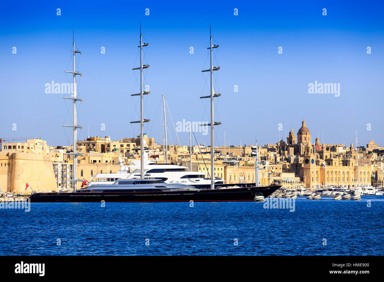 Blick auf den Grand Harbour Valletta, Malta mit Blick auf Birgu und Senglea Fort St. Angelo Stockfoto
