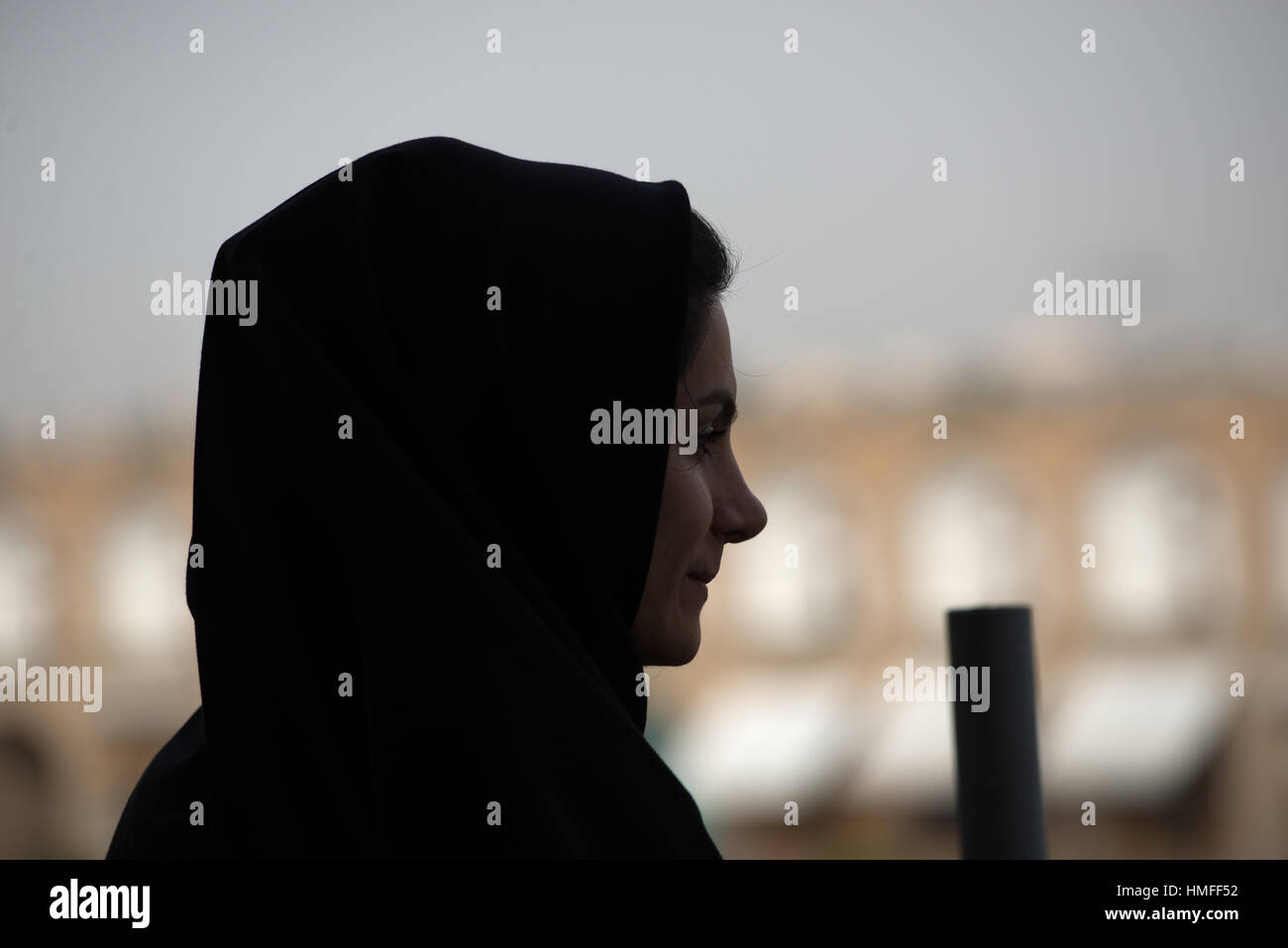 Profil von einer iranischen Frau mit Hijab, Isfahan, Iran Stockfoto