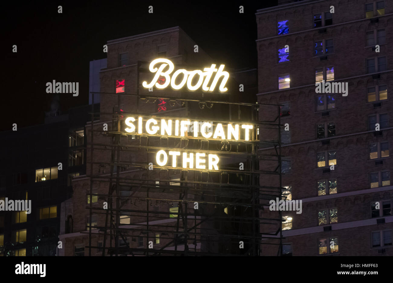 Neon-Schild für das Theaterstück Lebensgefährten im Booth Theatre in New York City Stockfoto