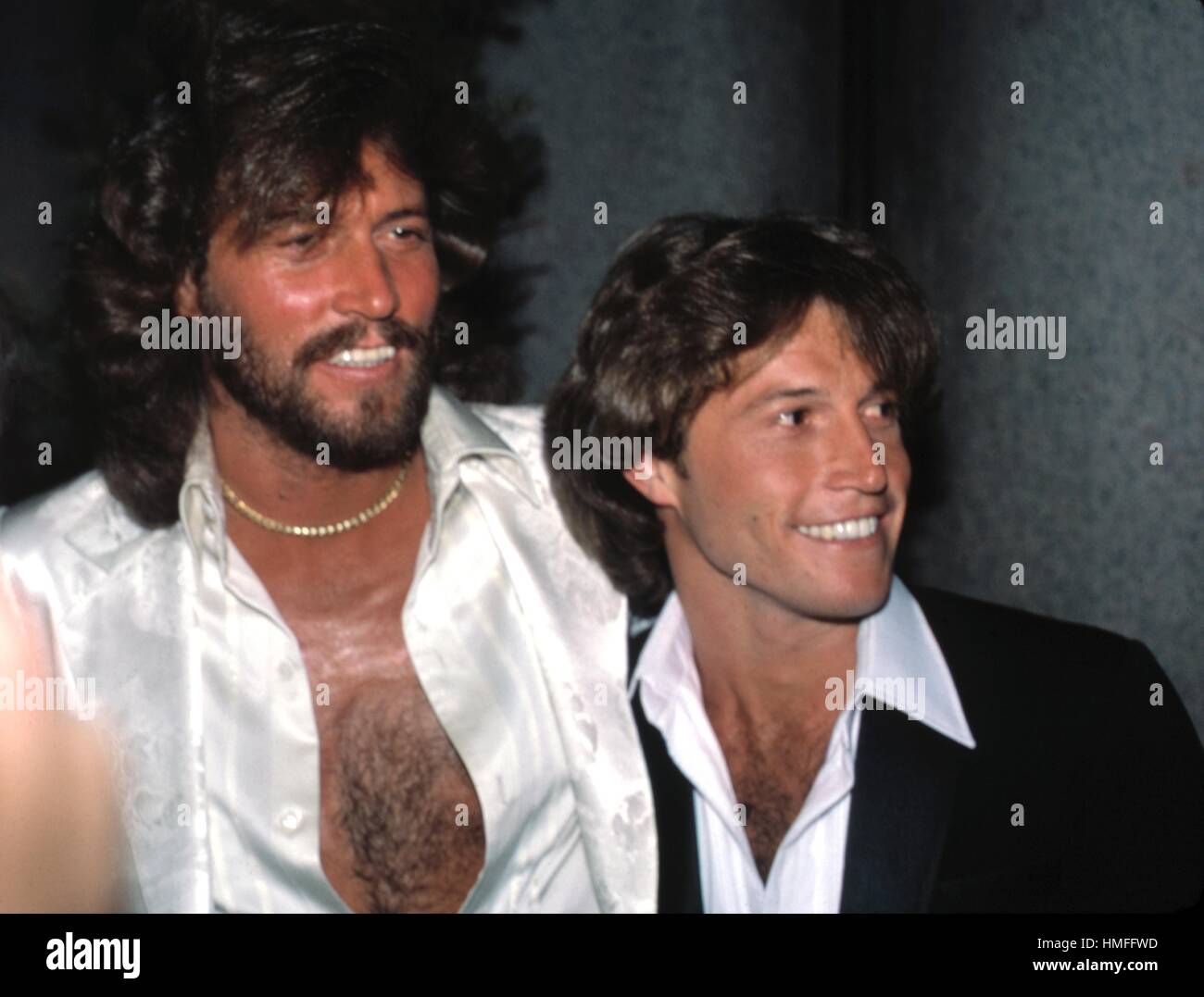 BARRY GIBB (BEE GEES) mit seinem Bruder ANDY GIBB Grammy Awards New York City März 1981 Kredit alle benutzt Stockfoto