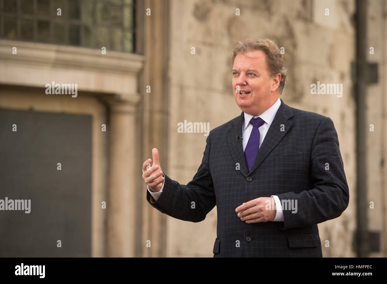 Peter Wilding, Verwaltungsratspräsident der pro-Europa-Druck-Gruppe britischen Einfluss außerhalb der Royal Courts of Justice, im Zentrum Londons, wo neue rechtliche Herausforderung über Austritt gesperrt wurde. Stockfoto