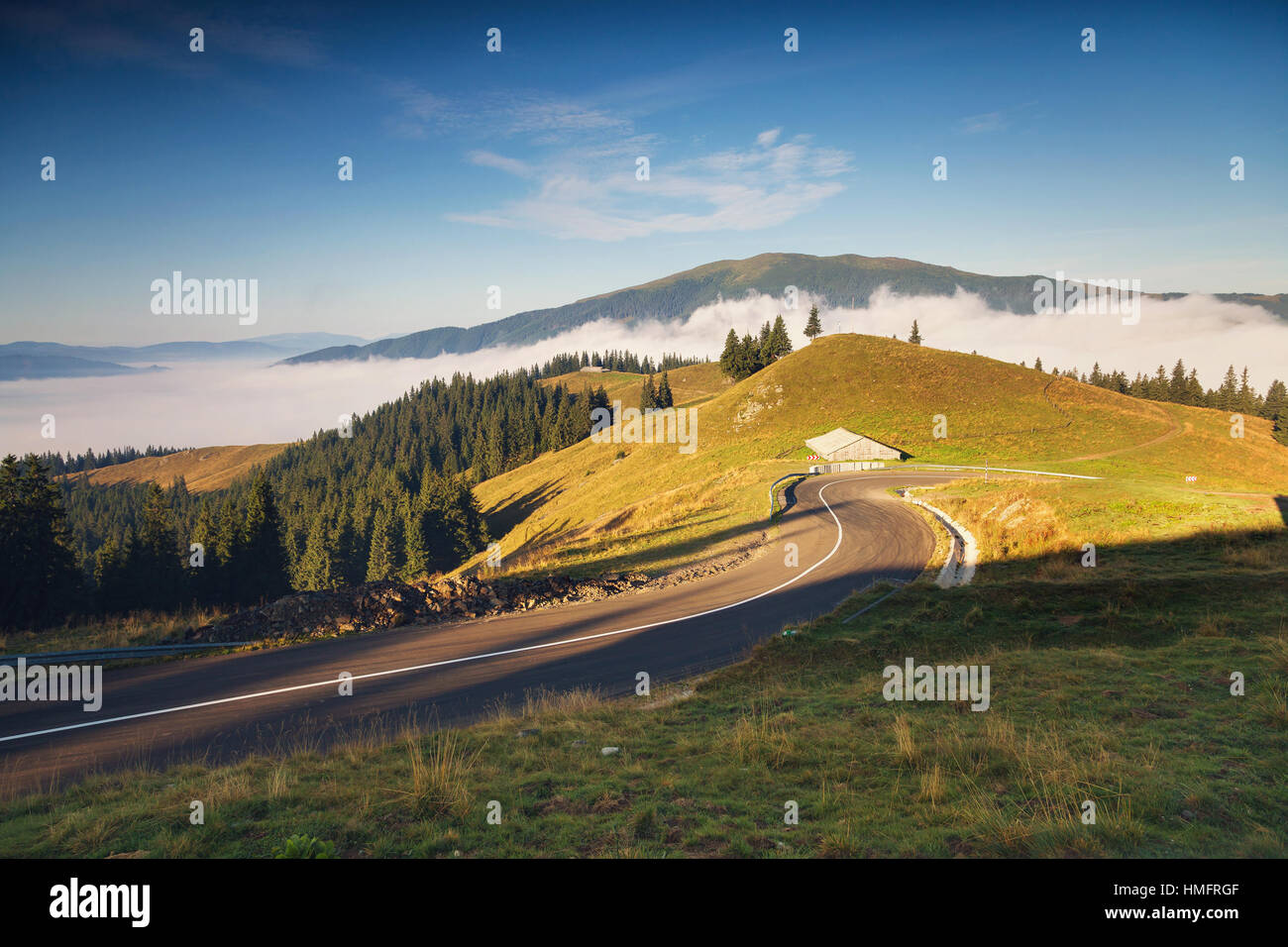 Schönen Sommer Sonnenaufgang in Rarau Bergen, Bucovina - Rumänien Stockfoto