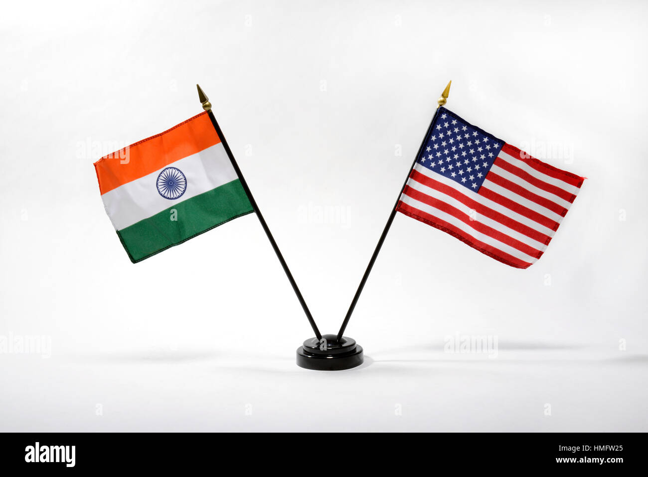 Stamford, Connecticut.  27. Januar 2017.  Republik Indien und USA Desktop-Fahnen. Stockfoto