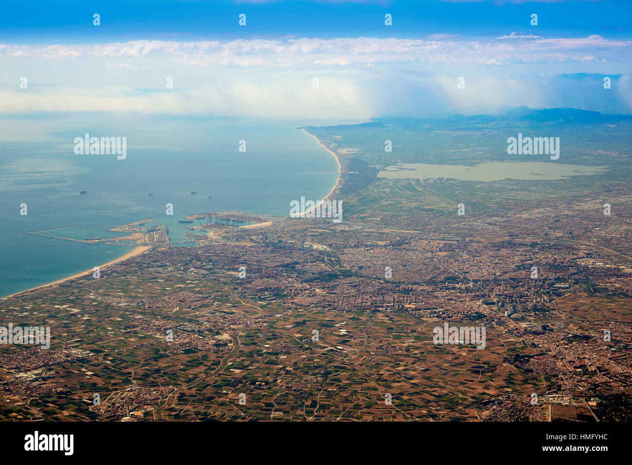 Valencia-Stadt und Albufera See Antenne mit Mittelmeer in Spanien Stockfoto