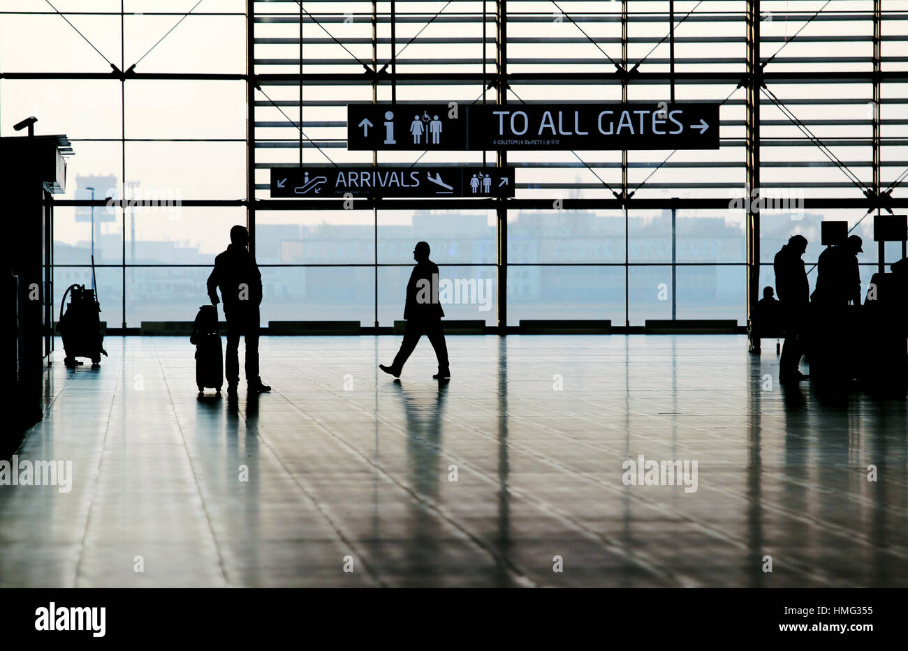 Flughafenhalle bei Sonnenaufgang Stockfoto